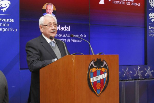 Paco Nadal, presidente de la APD de Valencia, durante el acto.