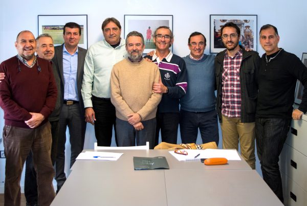 Sevilla, 10/01/2017.
Toma de posesión de la nueva Junta Directiva de la APDS (Asociación de la Prensa Deportiva de Sevilla) presidida por Javier Blazquez.
De izquierda a derecha: Bartolomé Cabello (tesorero), Javier Bermejo (vicepresidente), Joaquín Adorna (vocal de empresas periodísticas), Javier Blázquez (presidente), Juan José Baena (secretario general), Juan Ignacio García (vocal de radio y TV), Javier Franco (vicepresidente), Javier Delgado (vocal de relaciones con Federaciones y clubes polideportivos) y Juan José Úbeda (vocal de fotoperiodistas).
Foto: Juan Jose Ubeda.