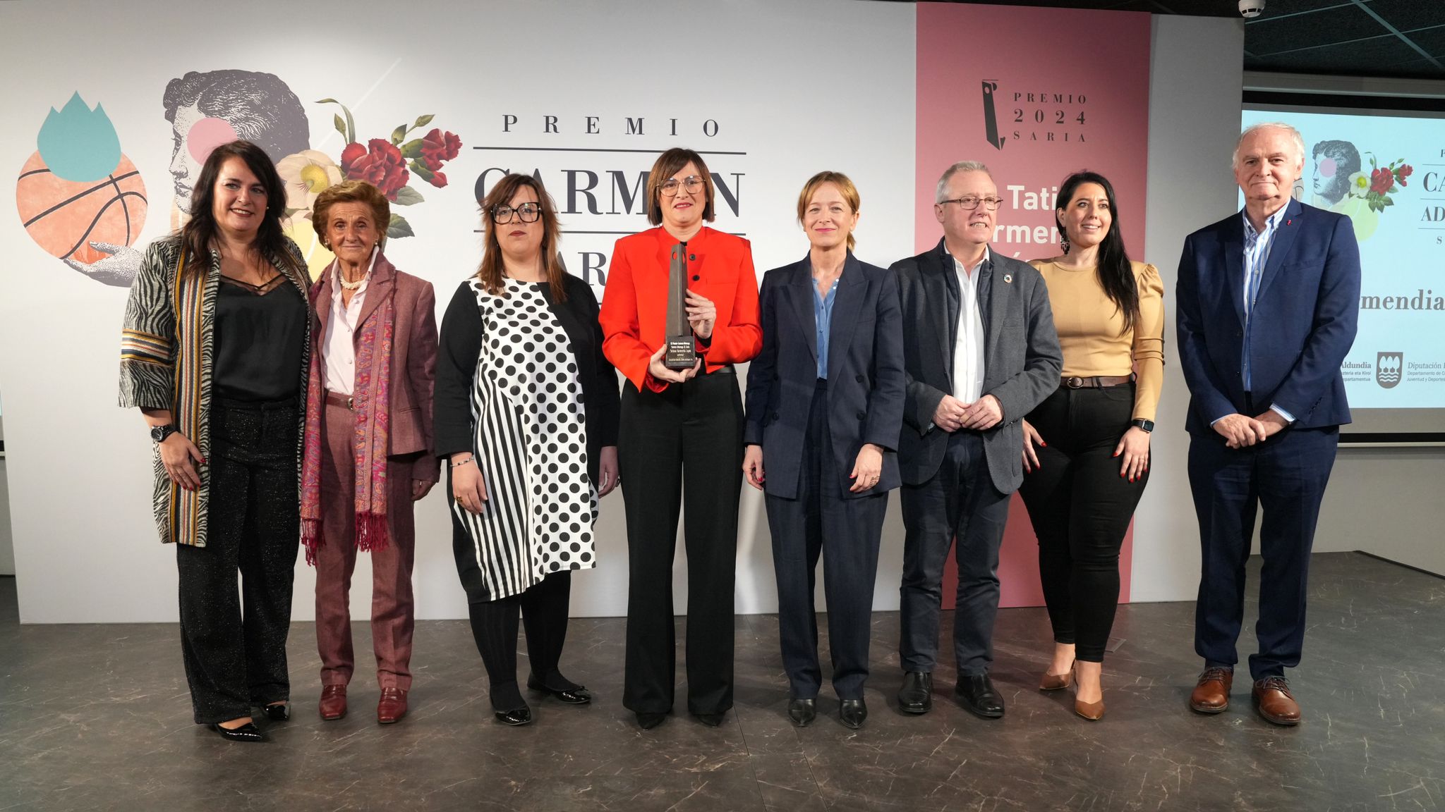 Tati Garmendia es galardonada con el premio ‘Carmen Adarraga’