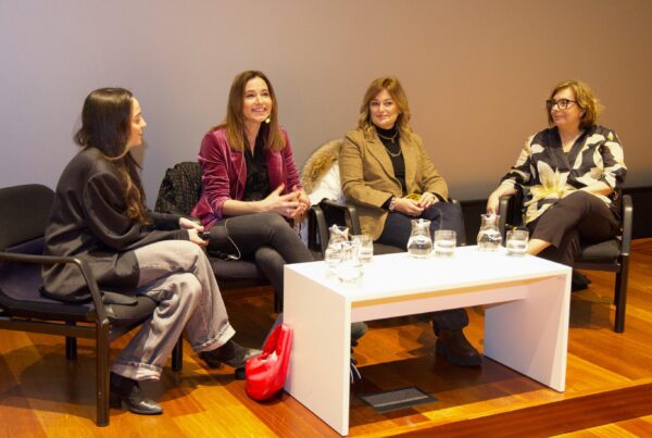 foto_charla_periodistas_deportivas_2