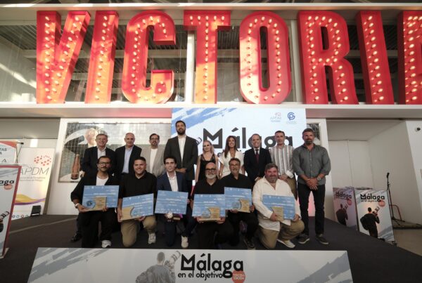 FOTO DE FAMILIA DE LOS GANADORES
