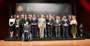 Foto de familia de los premiados con las medallas de Oro y Plata de la Real Orden al Mérito Deportivo.
